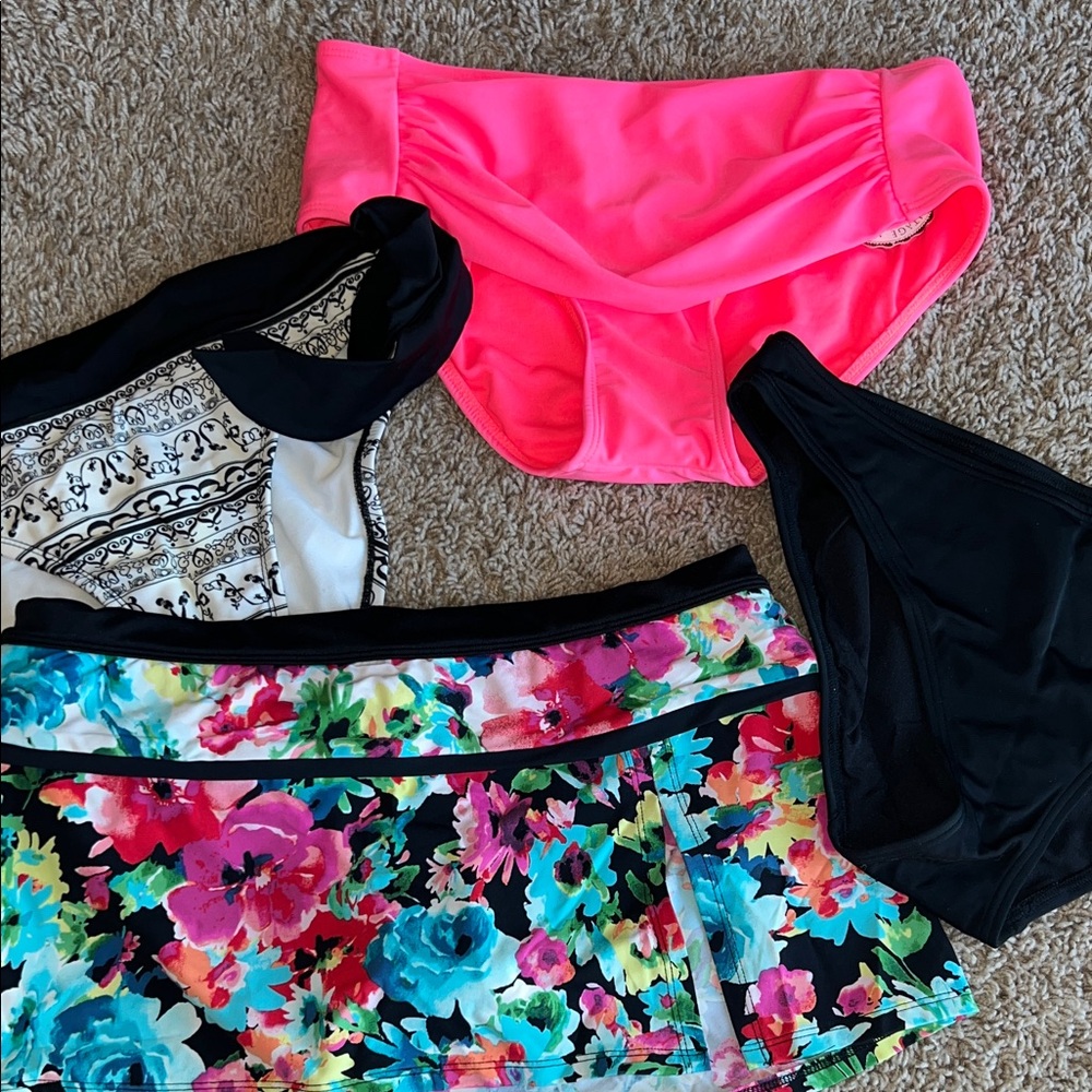 4 swim bottoms all size medium.